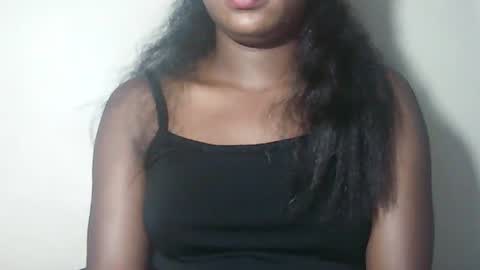 lovelylarra online show from April 4, 2026, 7:55 pm