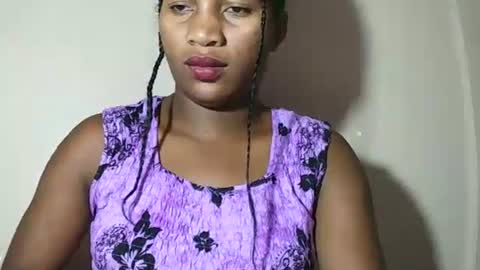 lovelylarra online show from May 3, 2026, 10:54 am