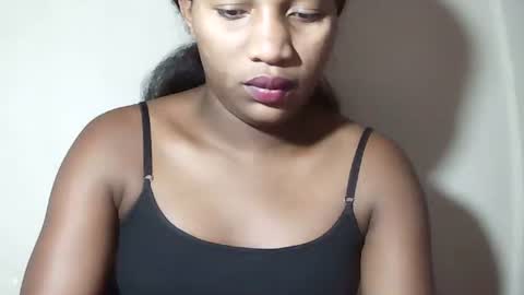 lovelylarra online show from May 6, 2026, 10:53 am