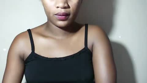 lovelylarra online show from May 14, 2026, 7:59 am