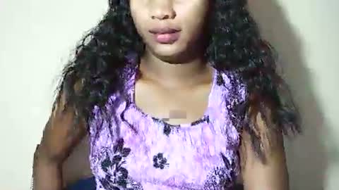 lovelylarra online show from May 15, 2026, 8:10 am