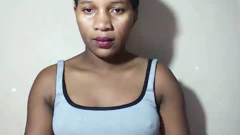 lovelylarra online show from May 19, 2026, 7:47 am