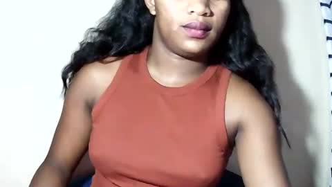 lovelylarra online show from May 21, 2026, 9:16 am