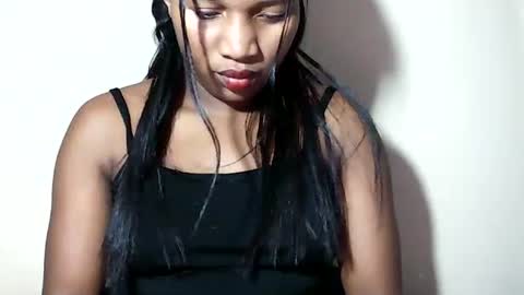 lovelylarra online show from July 4, 2026, 9:21 pm