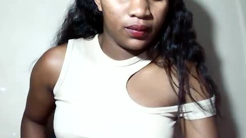 lovelylarra online show from July 17, 2026, 8:03 pm