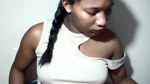 lovelylarra online show from July 26, 2026, 7:32 pm