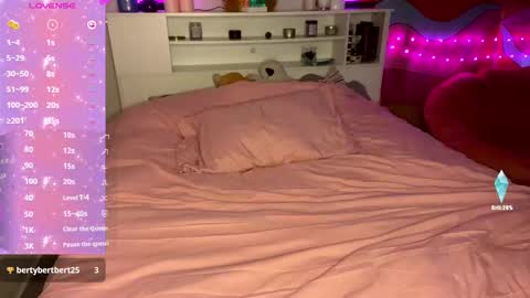 Snapshot of lovelylilithxo chatting on January 14, 2025, 12:43 am Lilith online show from January 14, 2025, 12:43 am