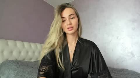 Lovely Rose online show from May 15, 2026, 11:39 am