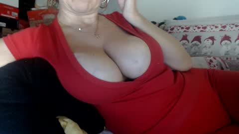 lovelywoman22 online show from December 31, 2024, 4:04 pm