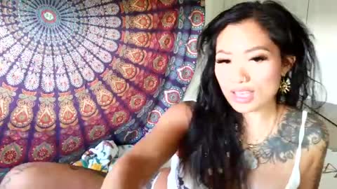 lovelyxmacii online show from July 14, 2026, 2:05 am