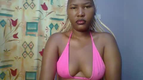 Snapshot of lovelyy_dreams chatting on April 25, 2026, 4:15 am Hanna online show from April 25, 2026, 4:15 am