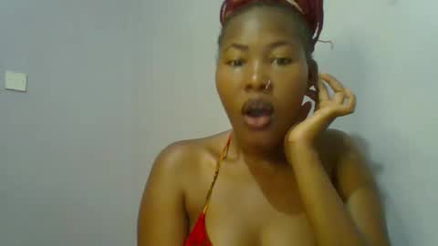 Snapshot of lovelyy_dreams chatting on May 8, 2026, 3:01 am Hanna online show from May 8, 2026, 3:01 am