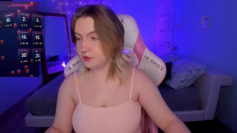 Snapshot of lovelyy_julia chatting on November 25, 2025, 8:14 am Julia online show from November 25, 2025, 8:14 am