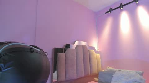 L O V E  online show from December 1, 2025, 11:59 am