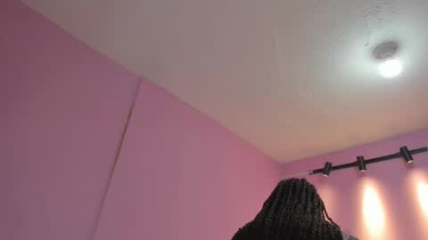 L O V E  online show from December 3, 2025, 12:03 pm