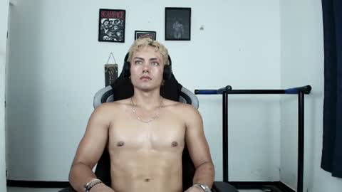 Snapshot of lover_fitnessboy chatting on June 17, 2026, 12:02 am kevin online show from June 17, 2026, 12:02 am