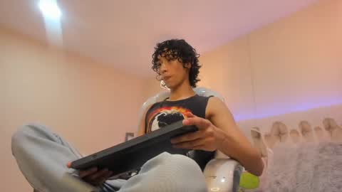 Snapshot of loverboy8_ chatting on December 14, 2024, 3:07 am loverboy8_ online show from December 14, 2024, 3:07 am