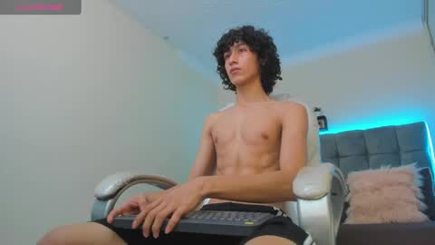 Snapshot of loverboy8_ chatting on February 9, 2025, 6:54 am loverboy8_ online show from February 9, 2025, 6:54 am