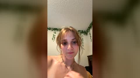 Snapshot of lovergirll1717 chatting on June 4, 2026, 8:15 pm lovergirll1717 online show from June 4, 2026, 8:15 pm