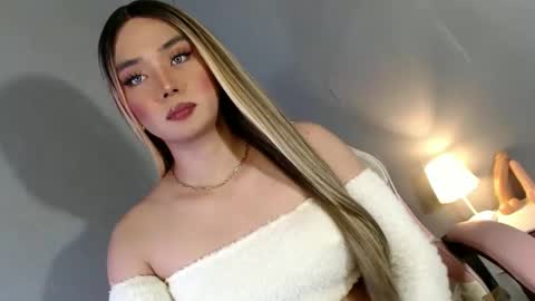 Snapshot of lovers_moon22 chatting on December 15, 2024, 10:37 pm lovers moon22 online show from December 15, 2024, 10:37 pm