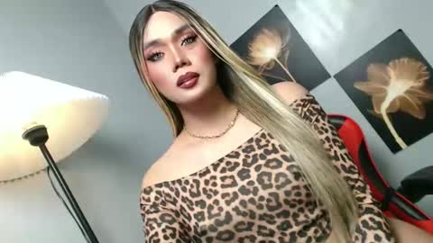 Snapshot of lovers_moon22 chatting on November 25, 2025, 2:28 pm lovers moon22 online show from November 25, 2025, 2:28 pm