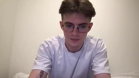 Snapshot of lovet1me chatting on May 3, 2026, 10:05 pm luv online show from May 3, 2026, 10:05 pm