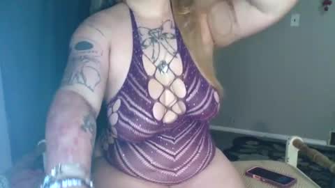 Snapshot of lovetubes101 chatting on August 6, 2026, 1:29 am lovetubes101 online show from August 6, 2026, 1:29 am