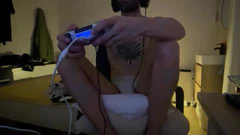 loveweed22 online show from April 18, 2026, 7:07 pm