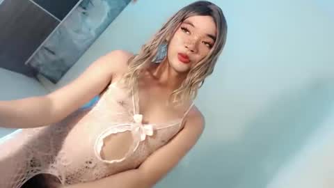 Lovingmonaru969 online show from September 20, 2025, 1:01 pm