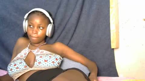 Snapshot of lovly_lastborn chatting on October 14, 2025, 8:37 am lovly_lastborn online show from October 14, 2025, 8:37 am