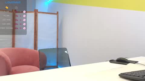 Snapshot of lovlybambi chatting on March 10, 2025, 12:26 pm Vikkkk online show from March 10, 2025, 12:26 pm