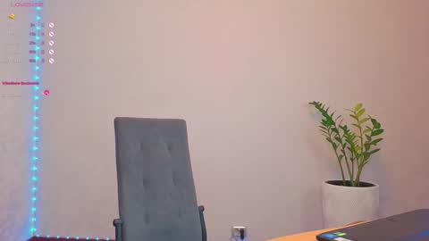 Snapshot of lovlybambi chatting on September 19, 2025, 11:22 am Vikkkk online show from September 19, 2025, 11:22 am