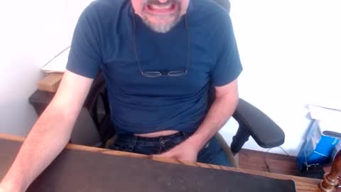 lreed090 online show from April 7, 2026, 8:42 pm