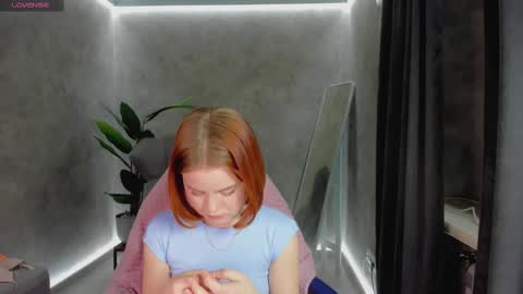 Snapshot of lu_muon chatting on February 10, 2025, 4:30 am lu_muon online show from February 10, 2025, 4:30 am