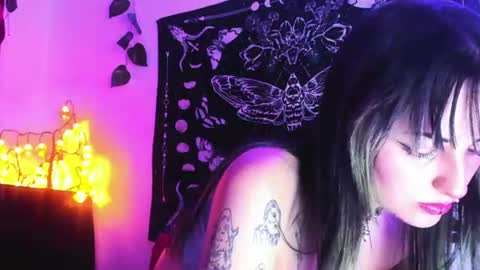 Snapshot of luaar_moon chatting on July 1, 2026, 3:41 am Jenn online show from July 1, 2026, 3:41 am
