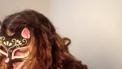 luanapowerful online show from October 25, 2025, 5:04 am