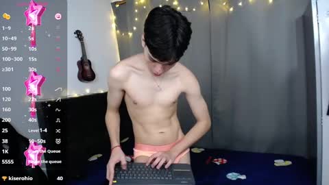 lUAN online show from December 17, 2024, 11:49 am