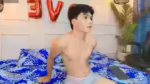 lUAN online show from September 25, 2025, 7:50 pm