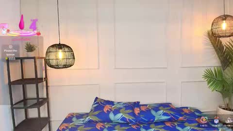 lUAN online show from October 12, 2025, 8:08 pm