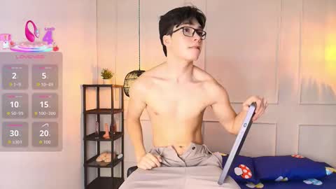 lUAN online show from November 24, 2025, 7:35 pm