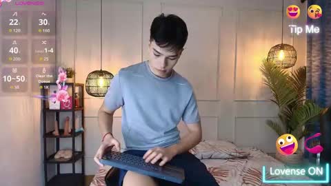 lUAN online show from May 27, 2026, 12:02 pm