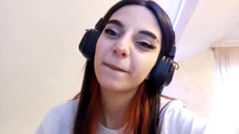 luannmaixner online show from December 17, 2025, 3:34 am