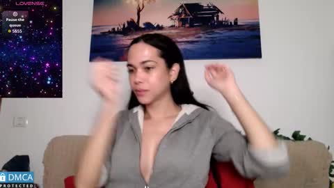 Snapshot of luara_ chatting on November 17, 2025, 8:53 am luara_ online show from November 17, 2025, 8:53 am