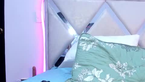 lucas_cruz1 online show from June 3, 2026, 3:31 am