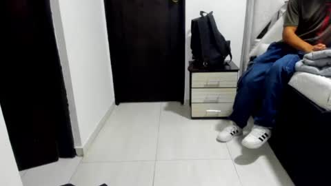 lucas_cruz1 online show from June 18, 2026, 2:56 am