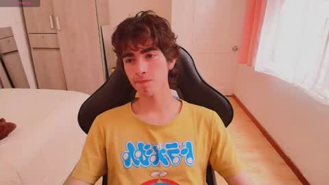 lucas_xo online show from September 16, 2025, 8:32 pm