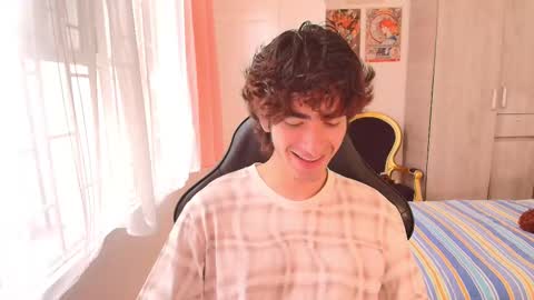 lucas_xo online show from October 17, 2025, 5:04 pm