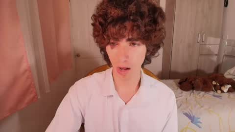 lucas_xo online show from November 7, 2025, 1:27 am