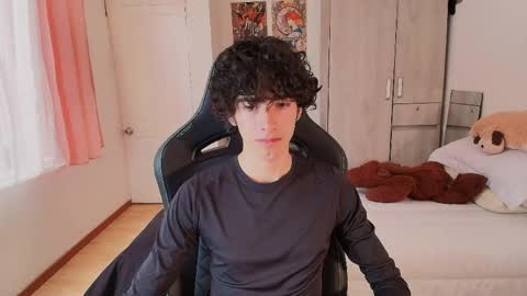 lucas_xo online show from May 17, 2026, 8:05 pm
