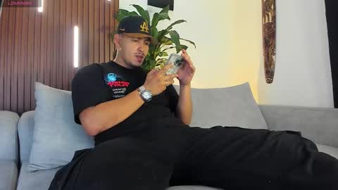 LUCA SANTOS online show from February 2, 2026, 1:37 am